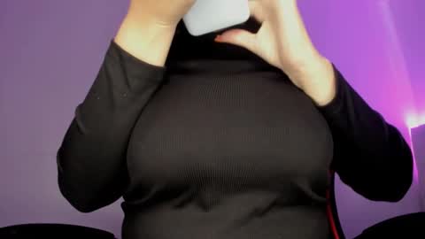 Snapshot of silvia_richiej chatting on November 12, 2025, 5:46 pm silvia online show from November 12, 2025, 5:46 pm