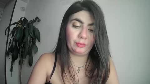 Snapshot of silviecollins chatting on February 6, 2025, 12:11 am Silvie online show from February 6, 2025, 12:11 am