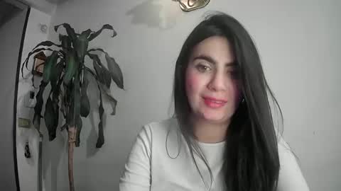 Snapshot of silviecollins chatting on February 25, 2025, 1:09 am Silvie online show from February 25, 2025, 1:09 am