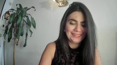 Snapshot of silviecollins chatting on February 25, 2025, 8:51 pm Silvie online show from February 25, 2025, 8:51 pm