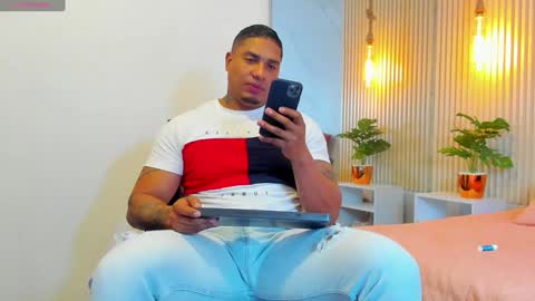 Snapshot of simeone_panda chatting on January 8, 2025, 11:54 am simeone_panda online show from January 8, 2025, 11:54 am
