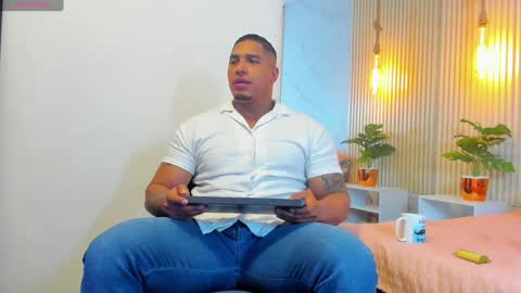 Snapshot of simeone_panda chatting on January 12, 2025, 12:33 pm simeone_panda online show from January 12, 2025, 12:33 pm