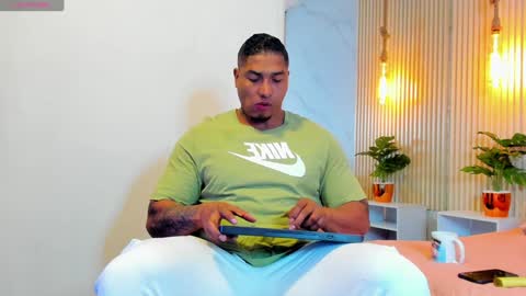 Snapshot of simeone_panda chatting on January 15, 2025, 11:53 am simeone_panda online show from January 15, 2025, 11:53 am