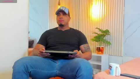 Snapshot of simeone_panda chatting on January 18, 2025, 12:04 pm simeone_panda online show from January 18, 2025, 12:04 pm