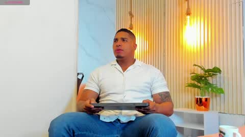 Snapshot of simeone_panda chatting on January 20, 2025, 11:45 am simeone_panda online show from January 20, 2025, 11:45 am