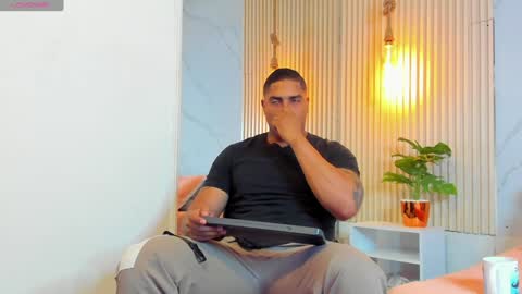 Snapshot of simeone_panda chatting on January 24, 2025, 11:48 am simeone_panda online show from January 24, 2025, 11:48 am