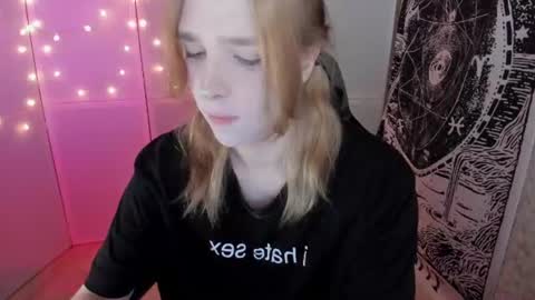 Snapshot of simochka_ chatting on June 26, 2026, 4:28 am Simochka online show from June 26, 2026, 4:28 am