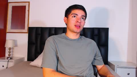 Snapshot of simon__lambert chatting on June 10, 2026, 5:12 pm simon__lambert online show from June 10, 2026, 5:12 pm