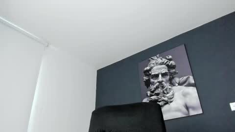 simon_leon01 online show from February 13, 2025, 12:21 pm