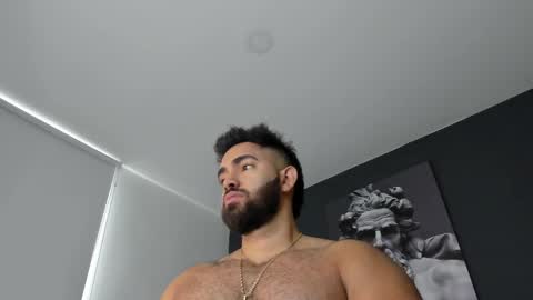 simon_leon01 online show from February 17, 2025, 1:53 pm