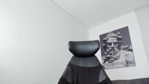 simon_leon01 online show from October 10, 2025, 12:09 am