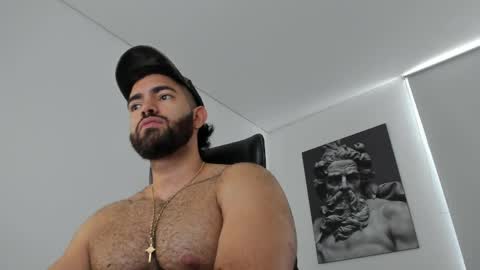 simon_leon01 online show from June 3, 2026, 2:19 pm