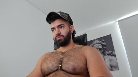 simon_leon01 online show from July 25, 2026, 3:31 pm