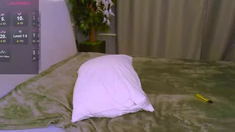 Snapshot of simona_rain chatting on February 5, 2025, 1:00 pm Simona online show from February 5, 2025, 1:00 pm