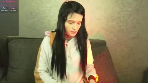Snapshot of simona_rain chatting on February 19, 2025, 7:28 am Simona online show from February 19, 2025, 7:28 am