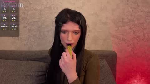 Snapshot of simona_rain chatting on March 1, 2025, 1:43 am Simona online show from March 1, 2025, 1:43 am