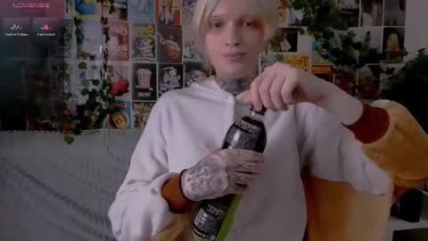 Snapshot of simona_rain chatting on September 27, 2025, 9:09 pm Simona online show from September 27, 2025, 9:09 pm