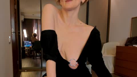 Simona  online show from April 1, 2026, 1:12 pm