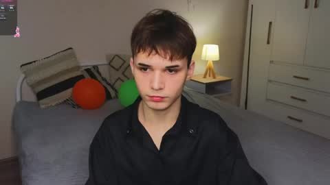 Snapshot of simonboy592 chatting on March 22, 2026, 10:51 am Alex online show from March 22, 2026, 10:51 am