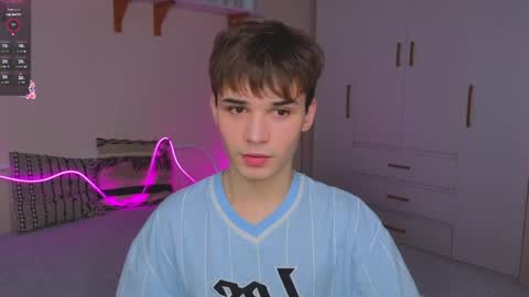 Snapshot of simonboy592 chatting on April 14, 2026, 9:15 am Alex online show from April 14, 2026, 9:15 am