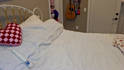 simonesighren online show from February 3, 2026, 7:24 am