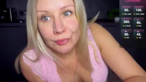A present for me  online show from September 18, 2025, 6:54 pm