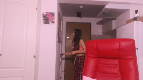 simyhvn online show from December 5, 2025, 5:38 am