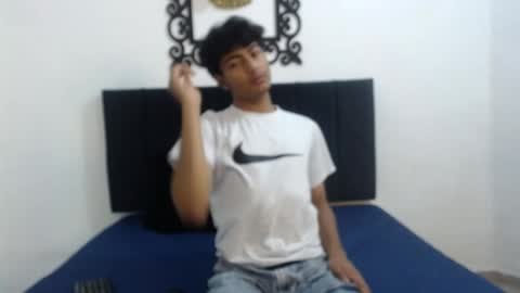 Snapshot of sinboy_ chatting on April 21, 2026, 11:05 am online show from April 21, 2026, 11:05 am