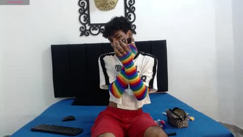 Snapshot of sinboy_ chatting on April 28, 2026, 12:43 pm online show from April 28, 2026, 12:43 pm