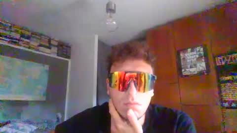 sinvi1915 online show from October 10, 2025, 2:49 pm