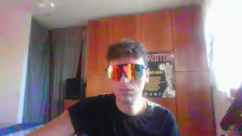 sinvi1915 online show from October 13, 2025, 3:56 pm