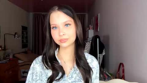 Snapshot of siobhanhelmstetler chatting on November 17, 2025, 11:05 am Emma online show from November 17, 2025, 11:05 am