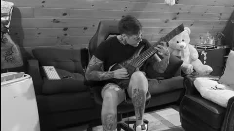 Dustbunnyfoofoo online show from October 7, 2025, 10:07 pm