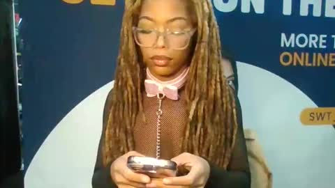 Snapshot of sipofsummer chatting on October 25, 2025, 5:19 pm  U M M E R online show from October 25, 2025, 5:19 pm