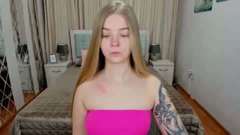 SirenaBloom online show from February 19, 2026, 4:52 am