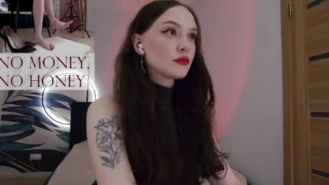 Snapshot of sirenaswhisper chatting on April 21, 2026, 10:34 pm Goddess Sirena online show from April 21, 2026, 10:34 pm