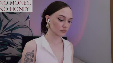 Snapshot of sirenaswhisper chatting on June 7, 2026, 1:04 pm Goddess Sirena online show from June 7, 2026, 1:04 pm