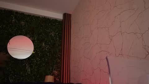 Snapshot of sisi_von_dee chatting on May 6, 2026, 8:25 pm Dee online show from May 6, 2026, 8:25 pm