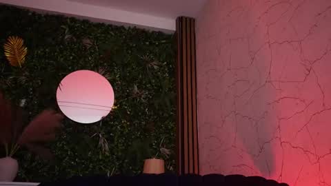 Snapshot of sisi_von_dee chatting on May 18, 2026, 7:20 pm Dee online show from May 18, 2026, 7:20 pm