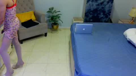 D i f a  Ana Arbeh shemale online show from April 4, 2026, 10:46 am