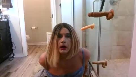 wants to suck cock online show from May 18, 2026, 12:40 am