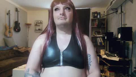 Snapshot of sissylovedoll chatting on April 28, 2026, 3:17 pm Tiffany Candy online show from April 28, 2026, 3:17 pm