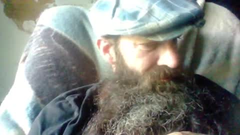 sitonmybeardxxx online show from May 24, 2026, 7:19 pm