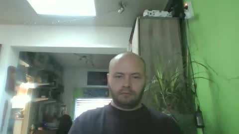 sixten19795 online show from November 19, 2025, 8:47 am