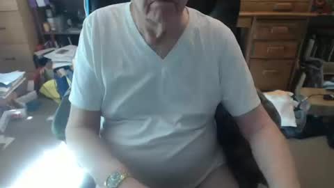 sjbottomboi online show from October 9, 2025, 9:35 pm