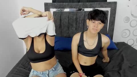 Skarleth and Lina online show from October 22, 2025, 12:27 pm