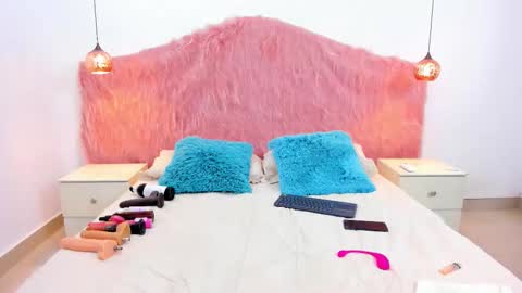 skarletruiz online show from September 30, 2025, 5:12 am