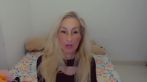 Snapshot of skarlett2072 chatting on June 3, 2026, 12:41 pm Arlett online show from June 3, 2026, 12:41 pm