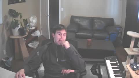 Skateboard online show from December 1, 2024, 10:10 pm