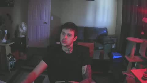 Skateboard online show from February 7, 2025, 6:24 pm